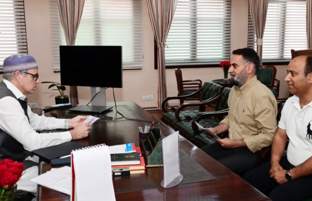 Omar Abdullah meeting MLAs